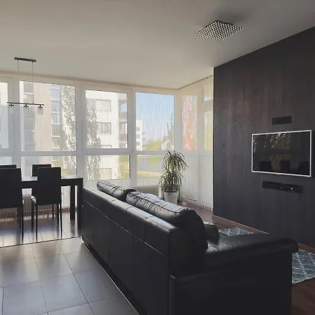 25c Apartment